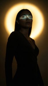 Modify_the_camera_angle_to_a_lowangle_shot_looking_delpmaspu