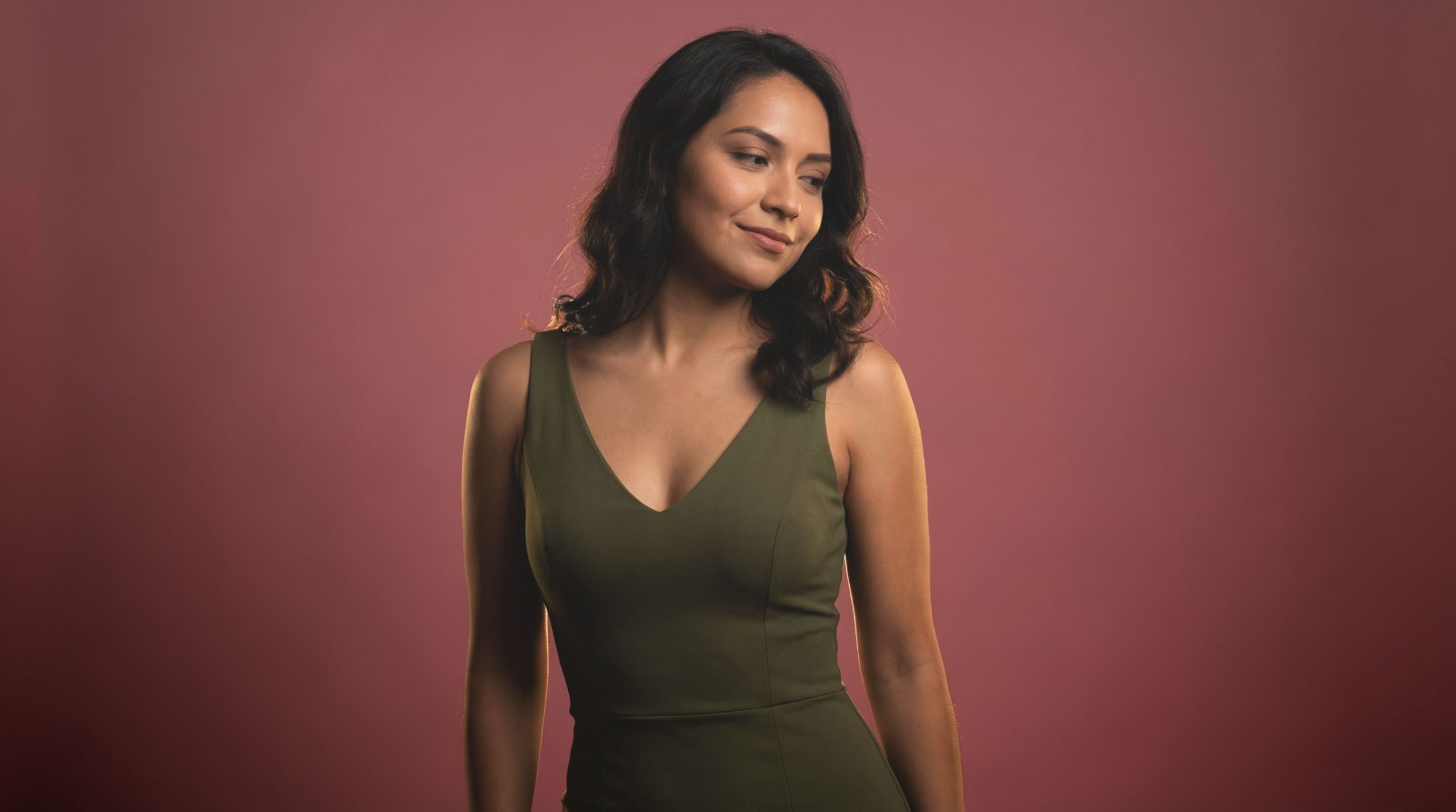 Studio_portrait_photo_of_a_mexican_girl_with_light_delpmaspu