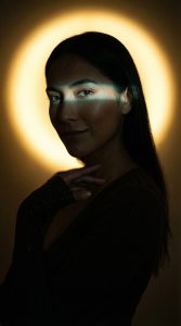 Variation_in_pose_and_framing_mediumclose_shot_wit_delpmaspu